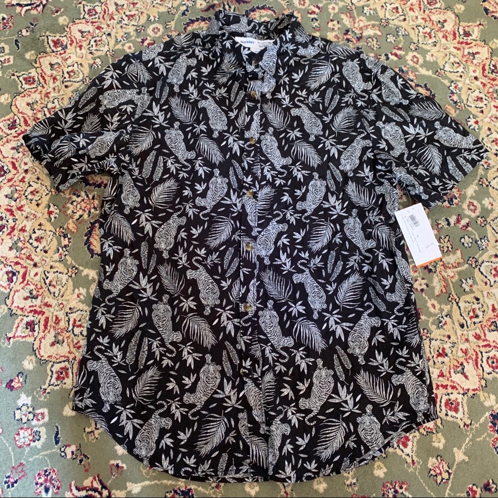 Men’s tiger print button down short sleeve shirt